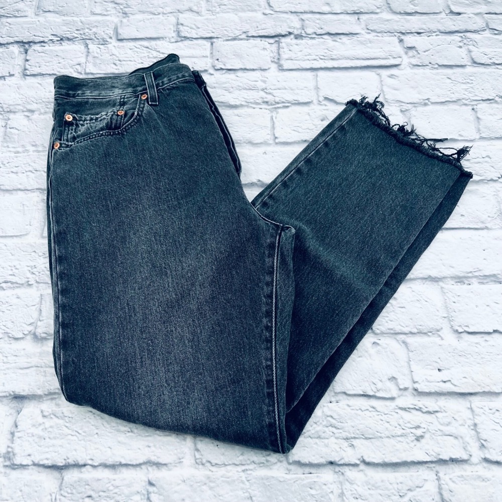 Levis 501 Original Fit Jeans Faded Black Raw Hem Straight Leg W32 L30 Button Fly